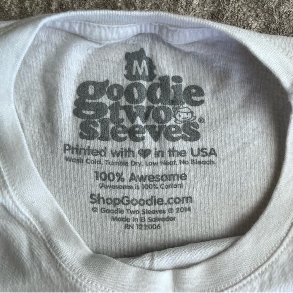 LAST CHANCE Alien Christmas T-Shirt - Picture 3 of 4